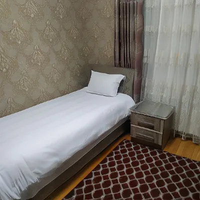 Humo Guliston Hoteles cerca de Guliston Eski Bozori