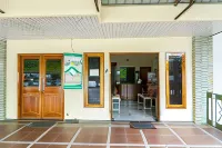 RedDoorz Syariah @ Sakinah Guesthouse فنادق في سراغين