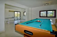 Amazing Luxury Villa, Enormous Heated Pool Jacuzzi, Gym, Games Room in Paphos, - Villas