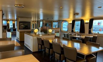 1. 호텔보트 아이리..