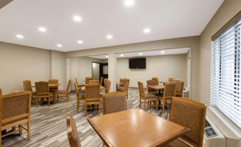 Days Inn & Suites by Wyndham Wisconsin Dells