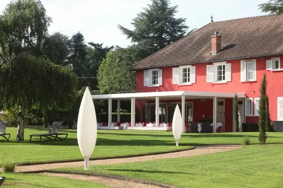 Les Maritonnes Parc & Vignoble Hotels in Saint-Jean-d'Ardières