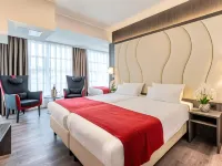 PLAZA Premium Den Haag City Center Hotels near Laak