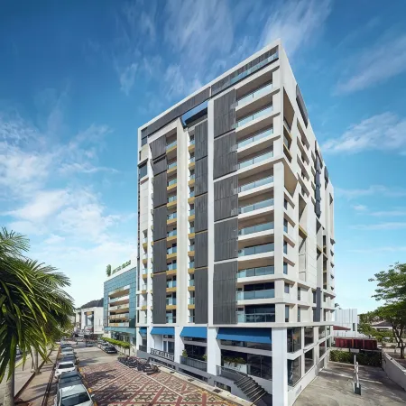 Tropics Eight Suites Отели рядом с достопримечательностью «Gurney Drive»