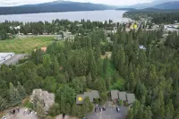 Location, location, location. Just steps to downtown McCall and Payette Lake.