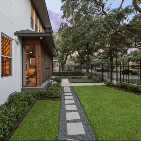 MyCrib Houston Hostel Отели рядом с достопримечательностью «Менил Коллекшен»