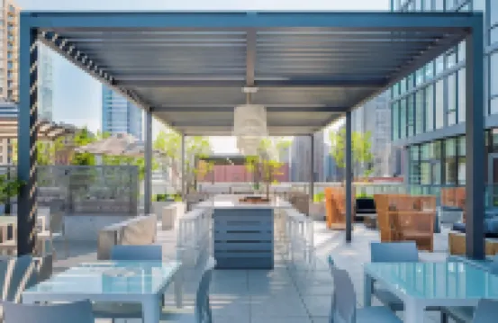 Level Chicago - Old Town