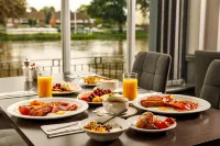 Sunday London Staines-upon-Thames Heathrow T5 - Frühstück