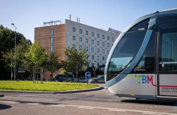 波爾多機場美居酒店