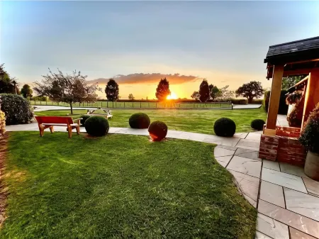 New Farm Cheshire B&B Отели в г. Пекфортон