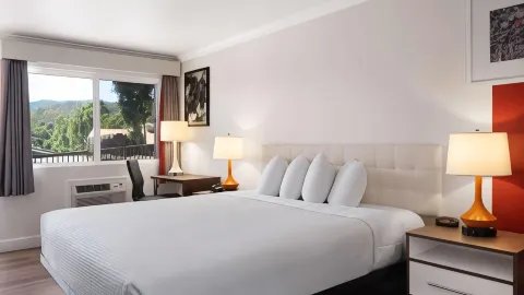 Ramada by Wyndham San Diego Poway Miramar in Повэй