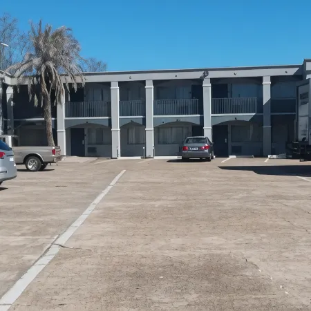 Howard Johnson by Wyndham Historic Lake Charles