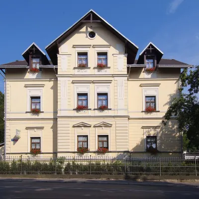 Penzion Jasmín Hoteles cerca de Parque de atracciones Centrum Babylon Liberec