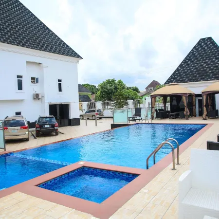 PoshLux Executive Hotel