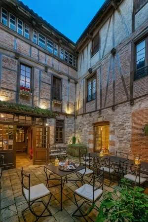 Hotel Raymond VII Отели в г. Вирак