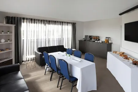 Mantra Castle Hill Sydney Отели рядом с достопримечательностью «Swane's Nurseries»