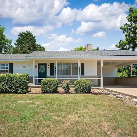 Kid Friendly. Outdoor space. Fully stocked kitchen. Bright and clean.