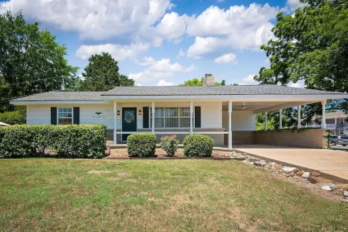 Kid Friendly. Outdoor space. Fully stocked kitchen. Bright and clean.