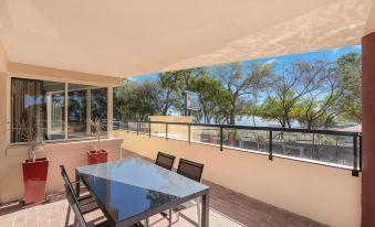 Alexander Beachfront Apartments