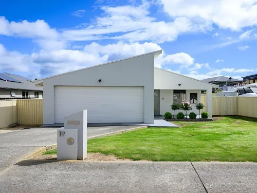 Penguin Retreat Hotels in Penguin