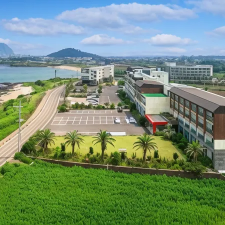 Jeju Arumdaun Resort Отели рядом с достопримечательностью «Тон-Амса»