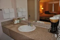 Super 8 by Wyndham Hayward Downtown