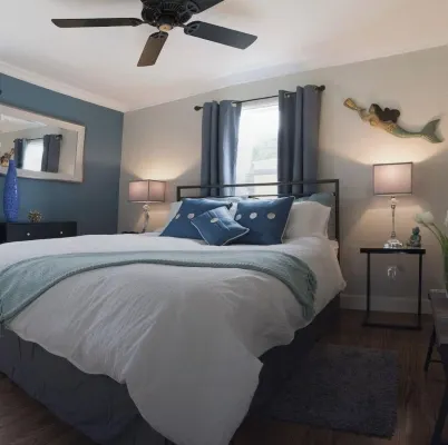 Walk to downtown, Oxbow, BottleRock, nightlife, dining & shops! Spa and more!