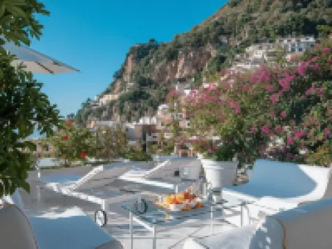 ヴィラ イアラ ポジターノのホテル