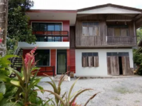 Banchomchan Hotels in Lan Saka