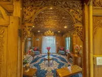 Peacock Houseboats