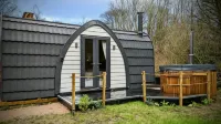 Emlyn's Coppice - Luxury Woodland Glamping Hotels in Holywell