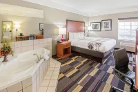 La Quinta Inn & Suites by Wyndham Oklahoma City - Moore Hotel di Moore
