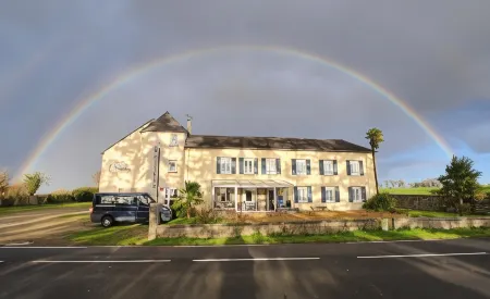 Hotel les Montois Отели в г. Сервон
