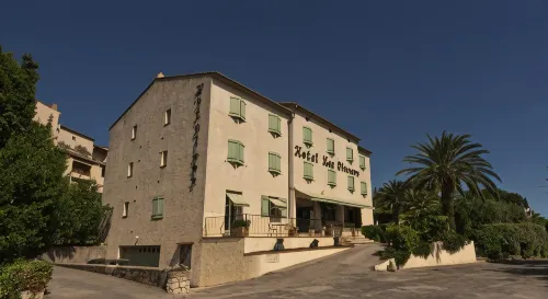 Hotel les Oliviers Hotels in Claviers