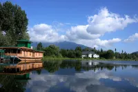 Peace of Mind Group of Houseboat