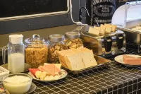 Koko Party Hostel 18-40 - Nhà nghỉ
