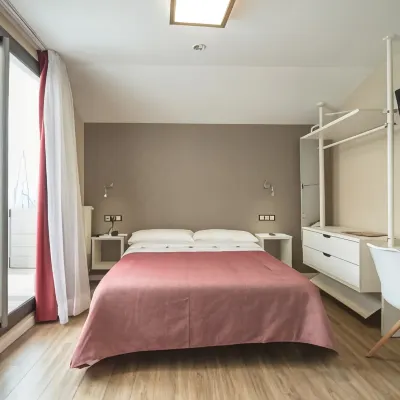 La Lonja โรงแรมใกล้ปราสาทซานตาบาร์บารา