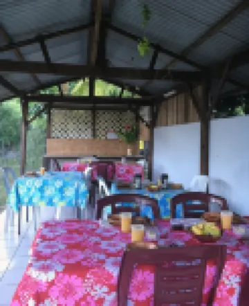 Pension TE Miti - Plage-Beach 200m - Mahana Parc & Vaiava Beach pk18 - B&B Chambres ou Dortoir Hotels in Punaauia