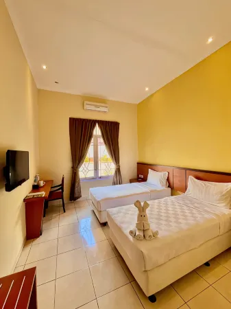 Emerone Moslem Friendly Hotel Batusangkar Отели в г. Lima Kaum