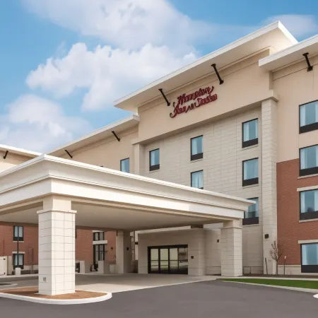 Hampton Inn & Suites West Lafayette Отели рядом с достопримечательностью «Университет Пердью в Департмент оф Фисикс энд Астрономи»