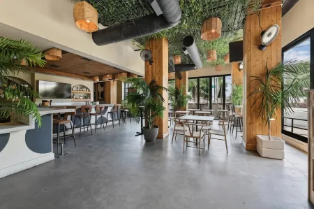 Sentral East Austin at 1630 E Sixth Отели рядом с достопримечательностью «Университет Техас в Остин»