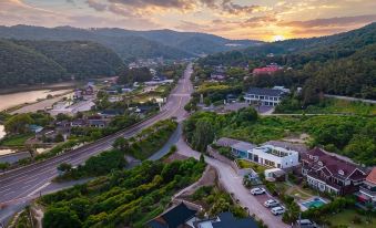 Gyeongju Deojinam Pool Villa