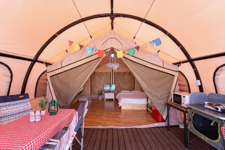 Gyeongju Tentaus Glamping & Auto Camping & Caravan Отели рядом с достопримечательностью «Яндон»