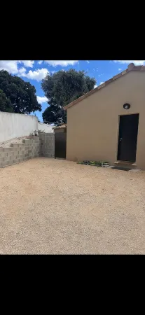 T3 HOUSE in a pleasant village Отели в г. Сен-Митр-Ле-Рампар