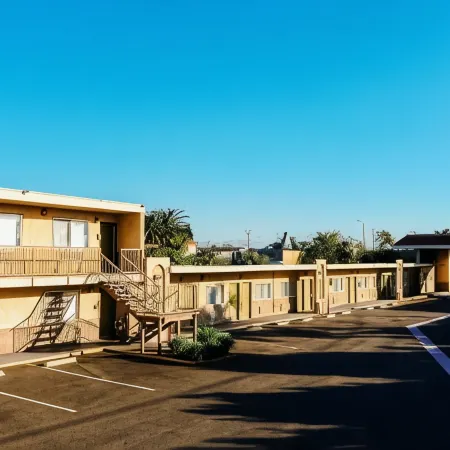Tropic Lodge