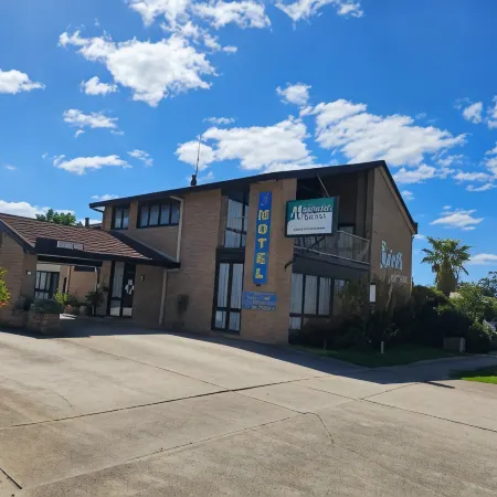 Majestic Motel