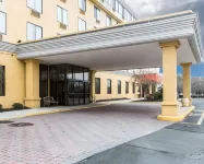 Clarion Hotel Somerset - New Brunswick - Parking