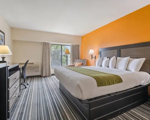 Crossroads Hotel and Huron Event Center Hotels in Beadle County