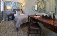 Mandolay Hotel Guildford - parking