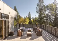 Escape to a serene, modern haven just moments from the heart of Jackson Hole - WiFi